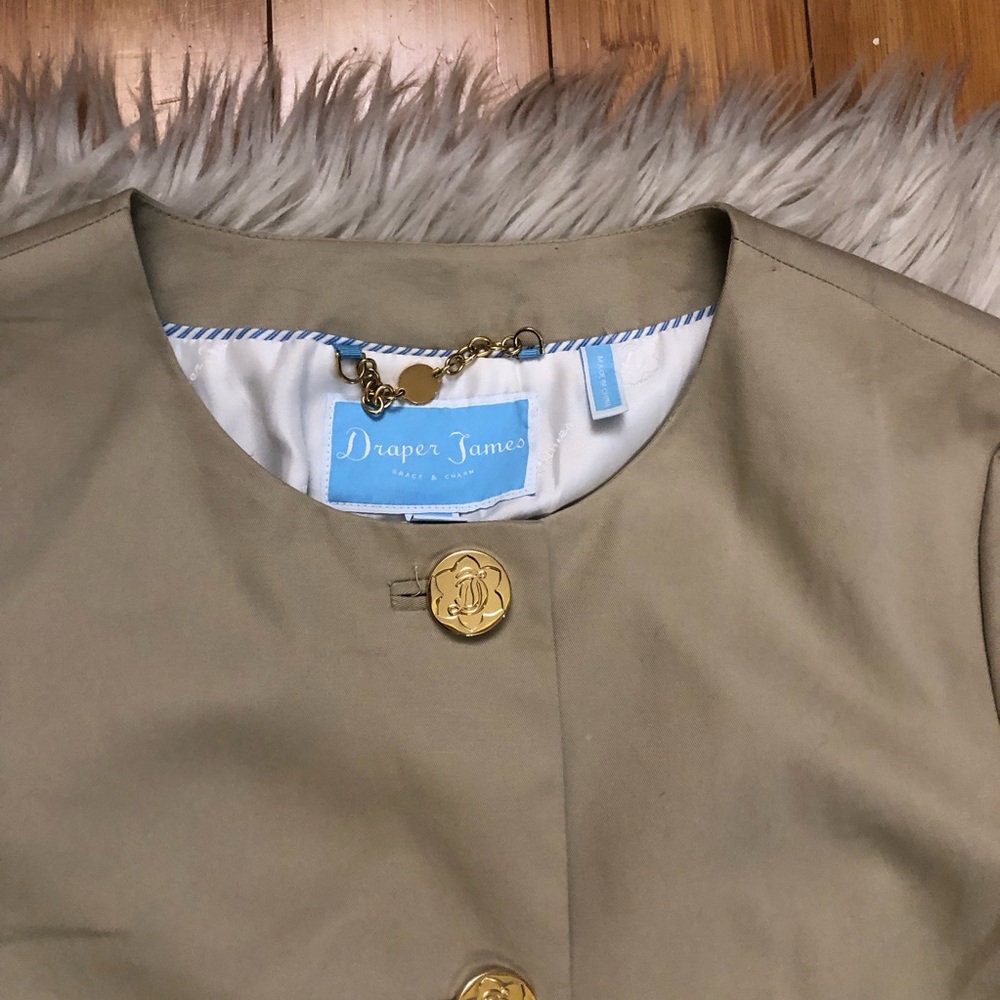 Draper James Scalloped Waist Gold Button Neutral Crew Neck Beige Trench Coat 10 - Picture 3 of 13